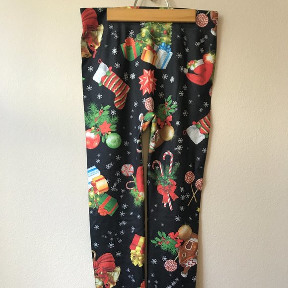 No Boundaries Christmas Leggings - Picture 2 of 3